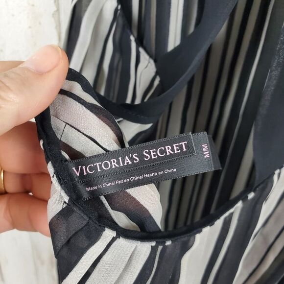 Victoria's Secret Striped Bead Tank Top Black White Size Medium - Picture 3 of 10